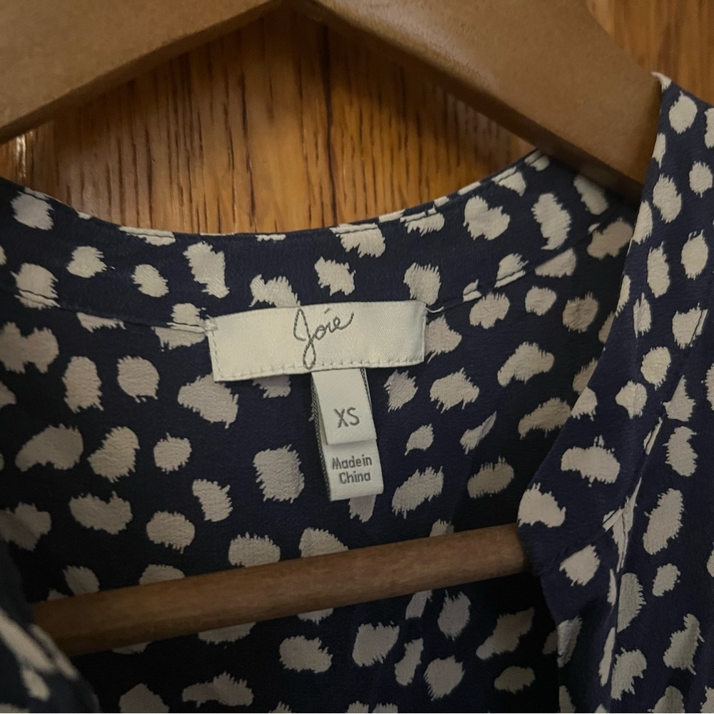 Joie Navy White Patterned Spot Sleeveless Button Down Blouse Front Tie 100% Silk - Picture 4 of 9